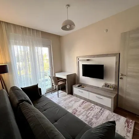 아파트 Spacious Flat Close To Erasta'8' *