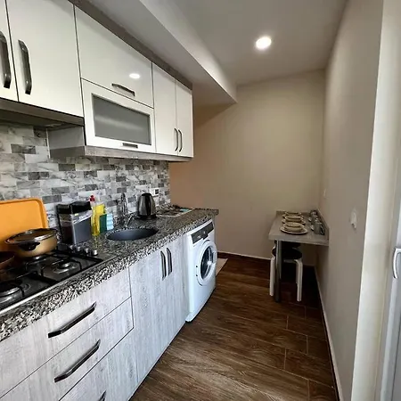 Spacious Flat Close To Erasta'8' アパート *