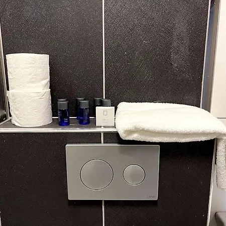아파트 Spacious Flat Close To Erasta'8' 안탈리아