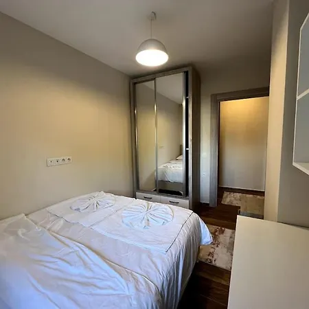 Spacious Flat Close To Erasta'8'