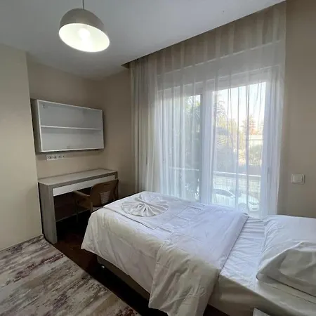 Spacious Flat Close To Erasta'8'