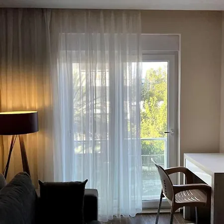 Spacious Flat Close To Erasta'8' *
